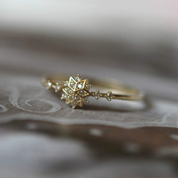 Star Posh Jewelry - Gold Diamond Snowflake Ring
